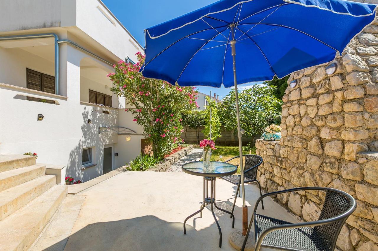 Apartman Hana Apartment Omišalj Екстериор снимка